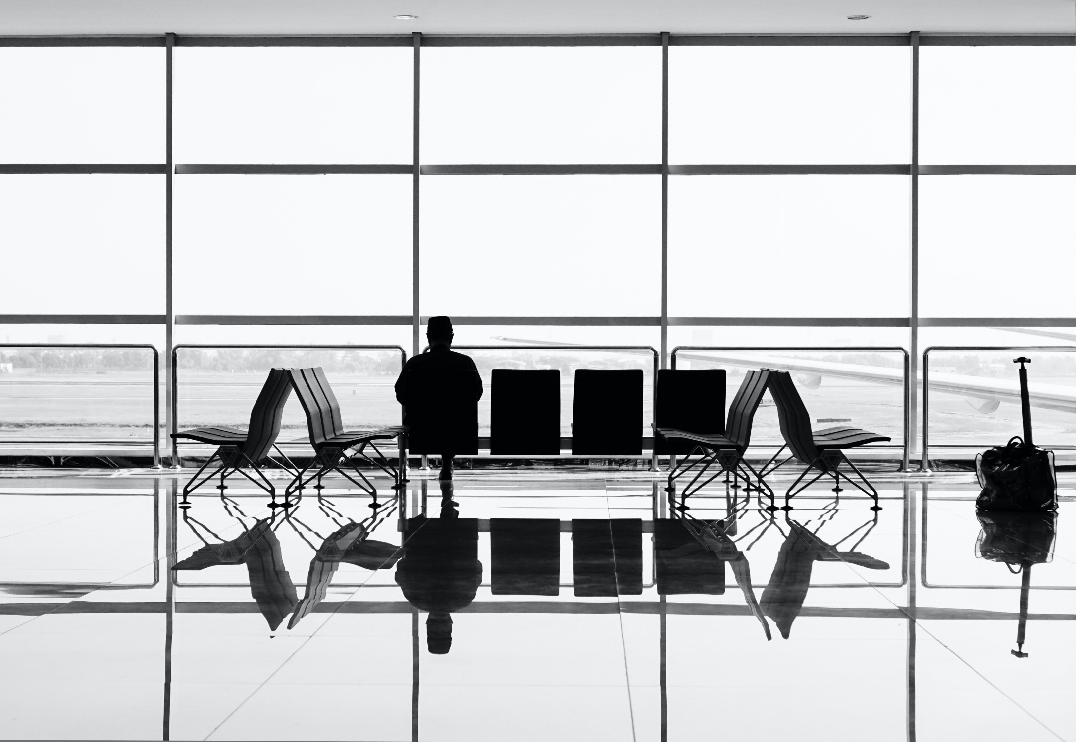 Airport waiting lounge looking over the runway